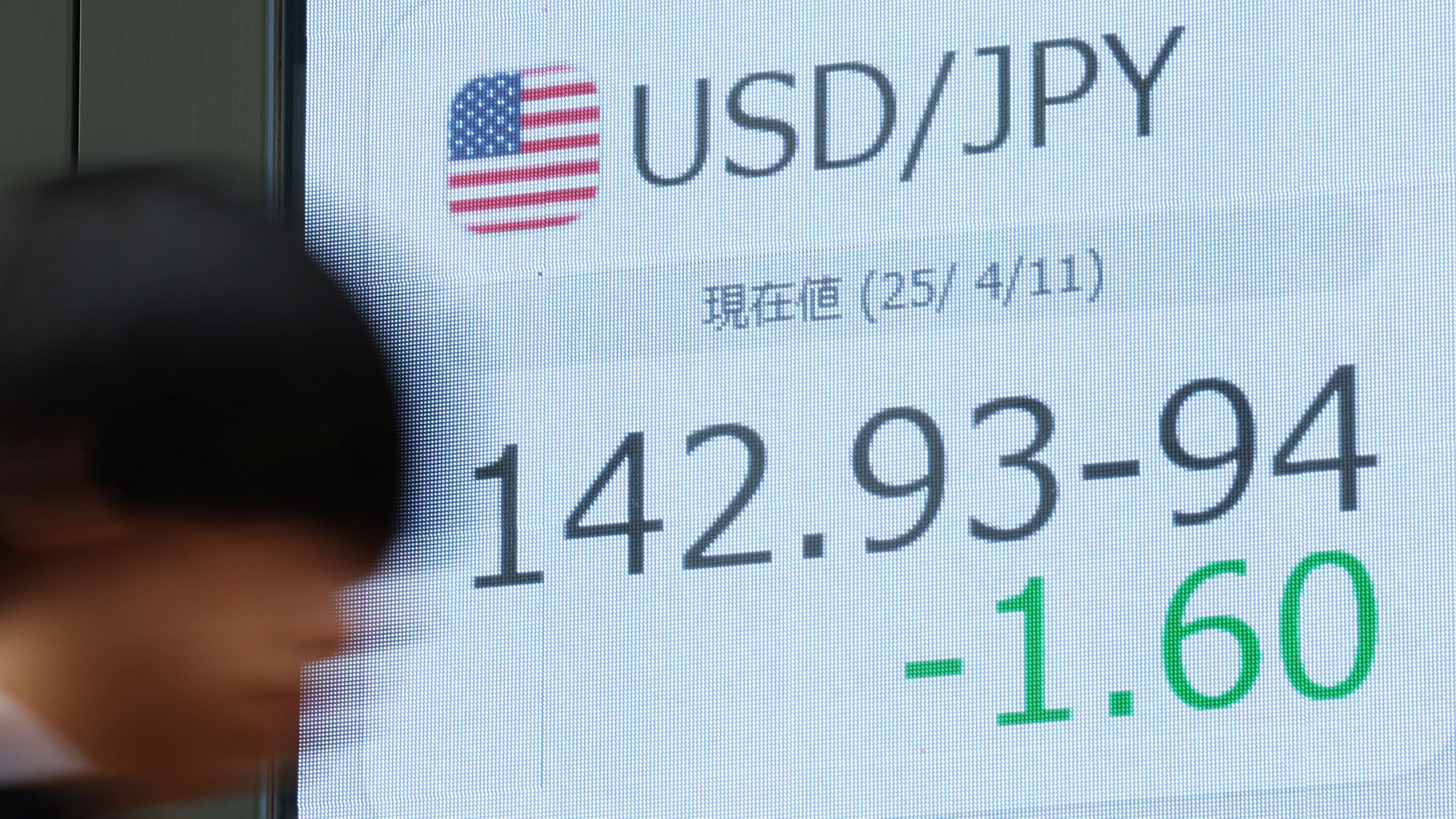 Yen jumps to 7-month high as U.S.-China trade war worsens - Nikkei Asia