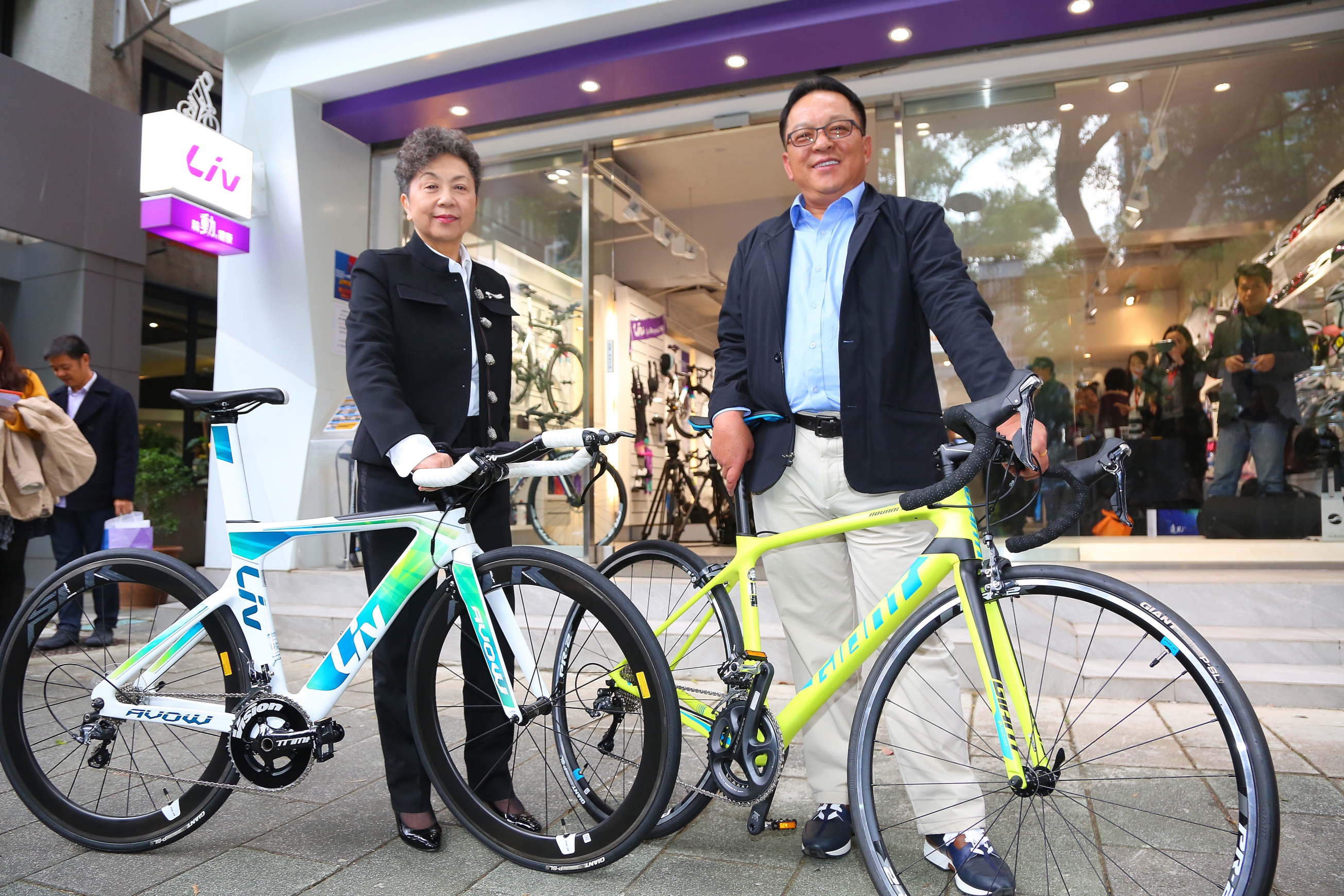 The legendary founder of Taiwan's Giant cycles into the sunset - Main Image