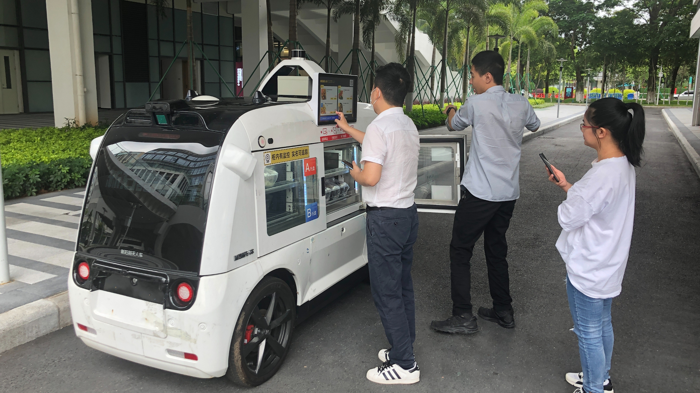 Chinese COVID lockdowns prove a big break for delivery robots