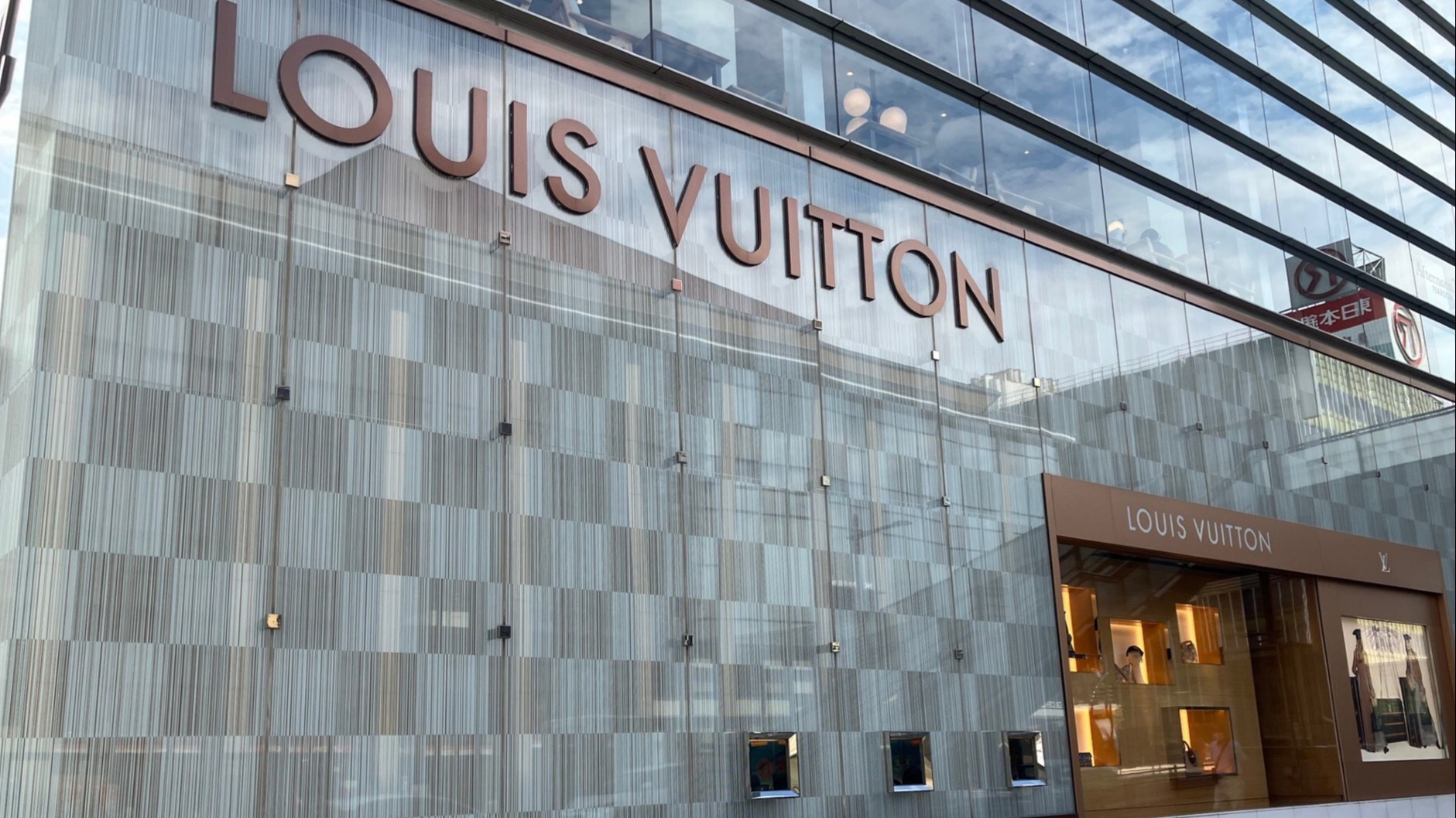 Osaka Ferragamo Takashimaya Louis Vuitton, Tiffany Leave Japan's