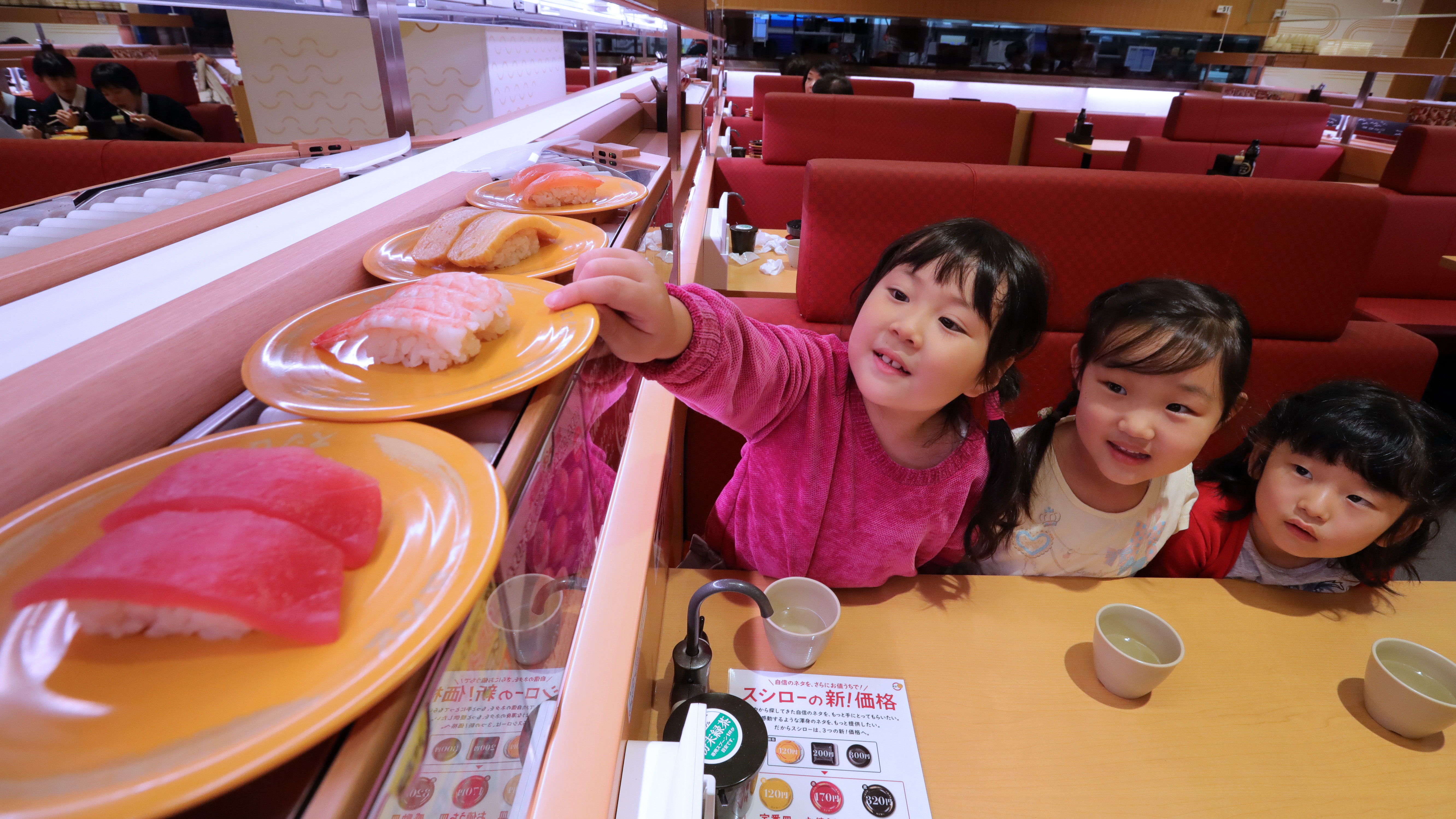 Japanese restaurants embrace robots as labor crunch bites Nikkei