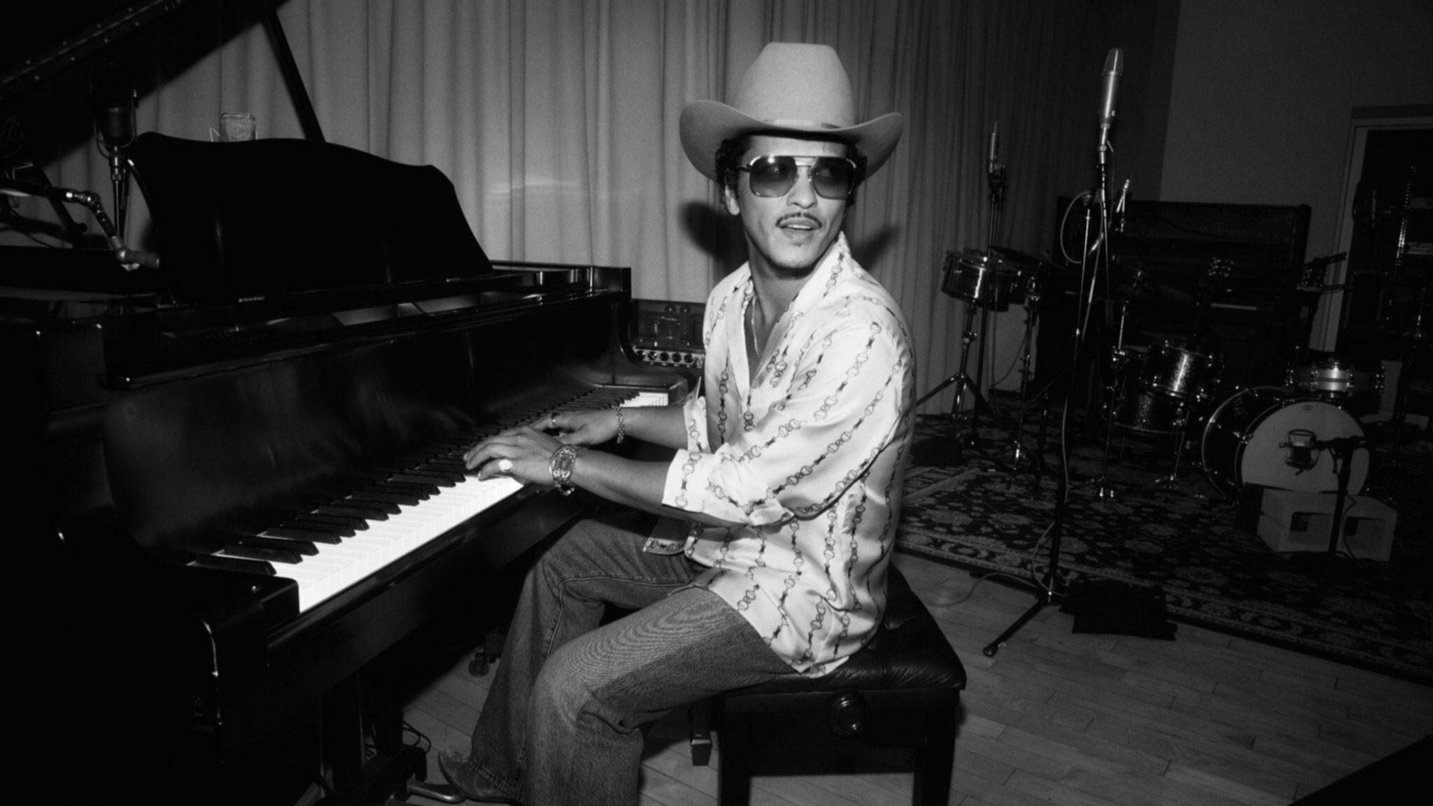 bruno出品 Japan music label Avex's Bruno Mars deal is part of $100m overseas