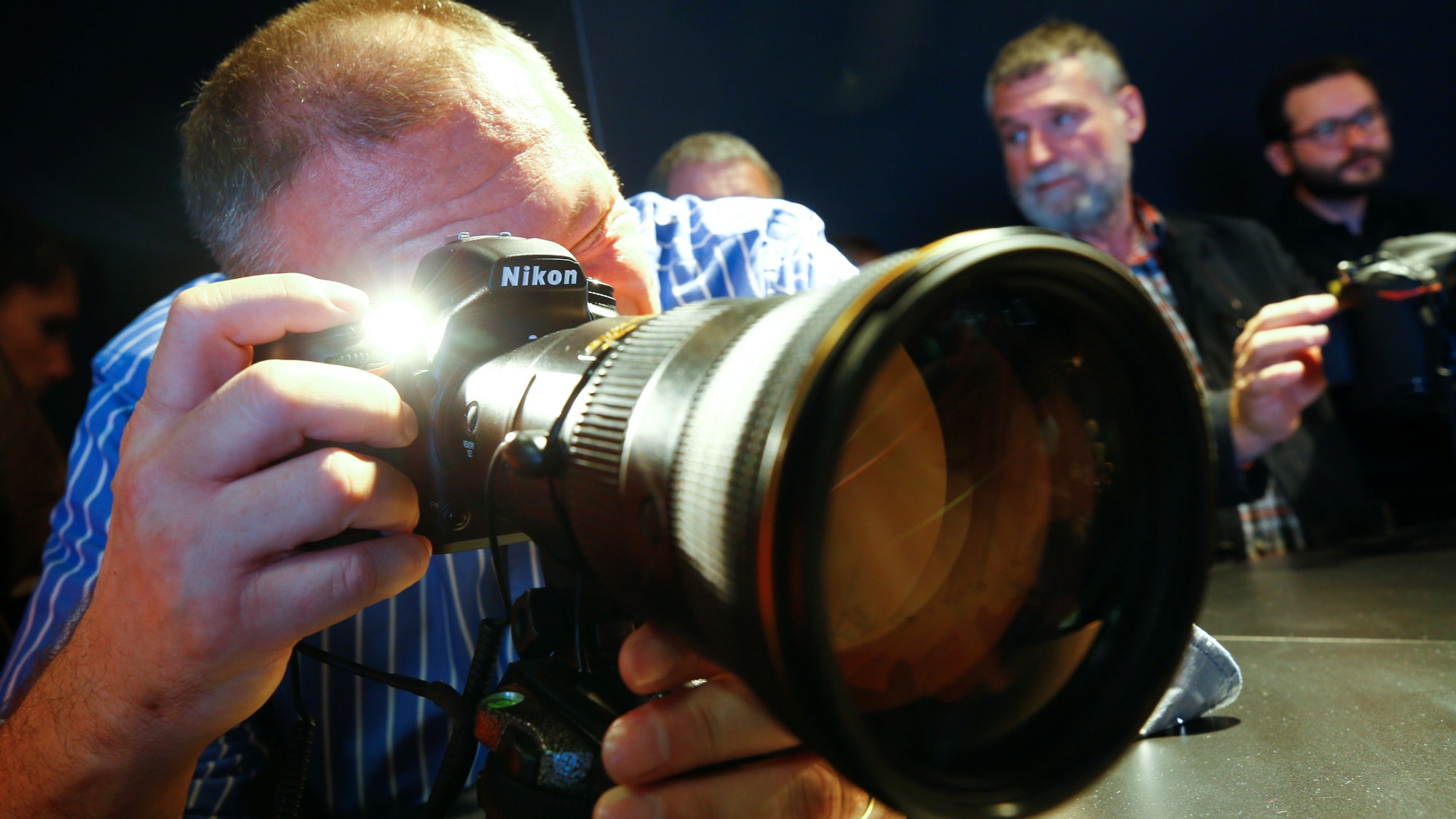 Nikon pulls plug on SLR camera development in shift to mirrorless