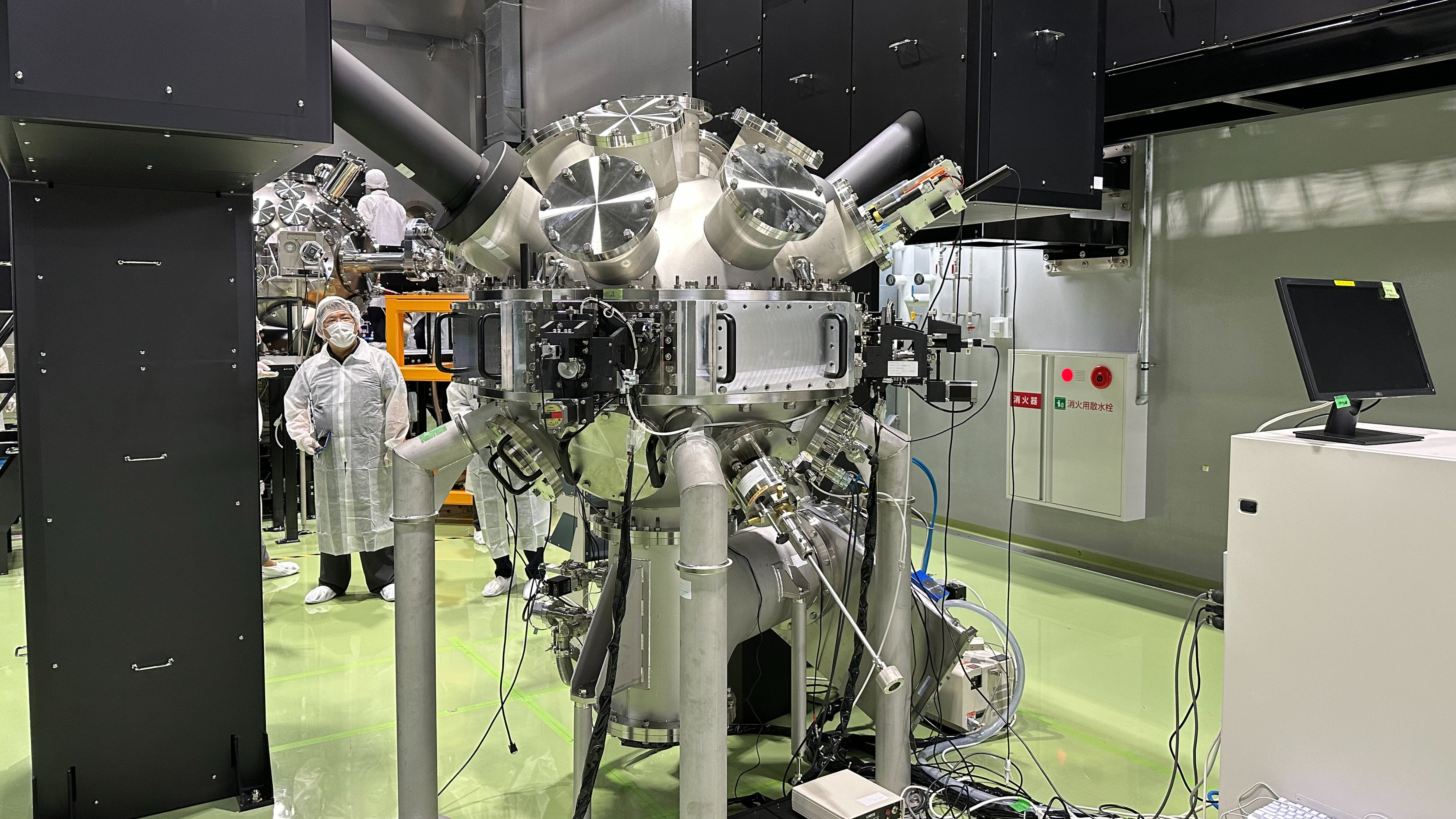 SK Hynix opens cutting-edge DRAM plant, looking to match Samsung