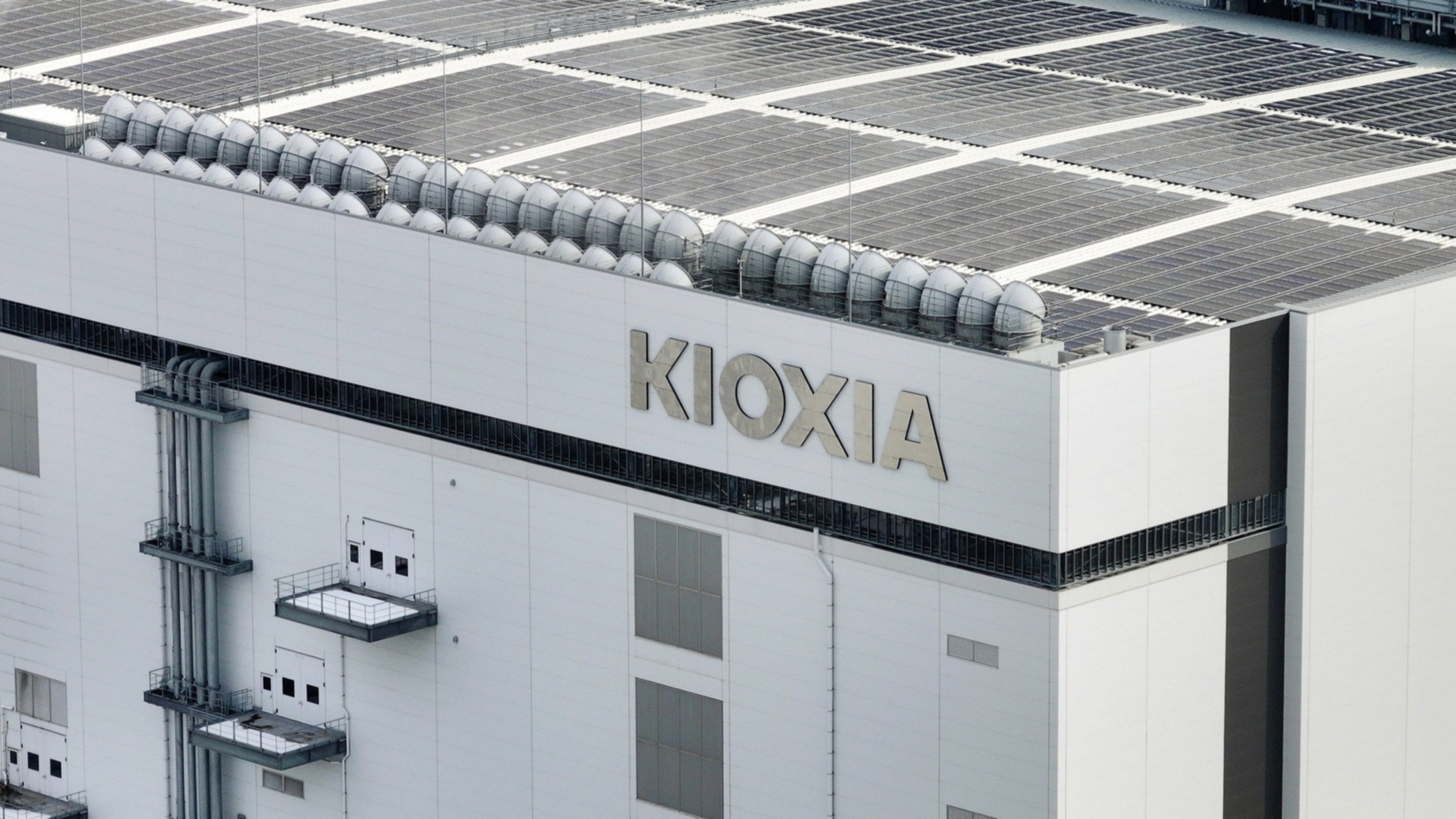 Japan's Kioxia to take on Samsung with wafer-bonding tech in