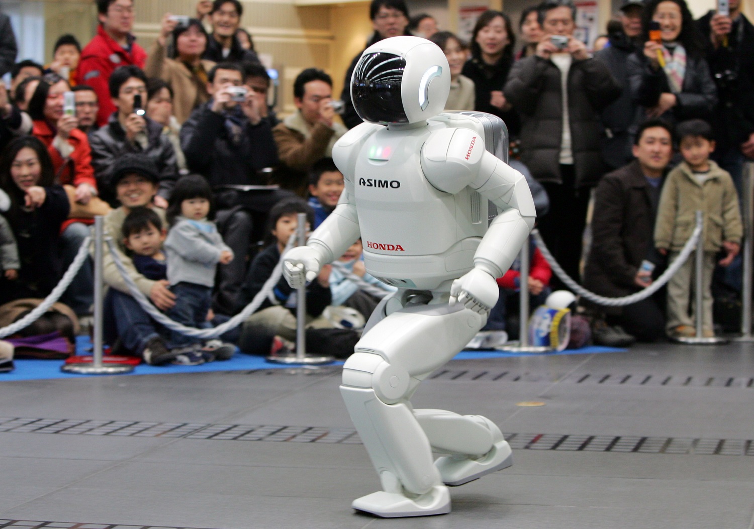 Japanese Robot Like A Human Honda's Asimo Robot Bows Out But Finds