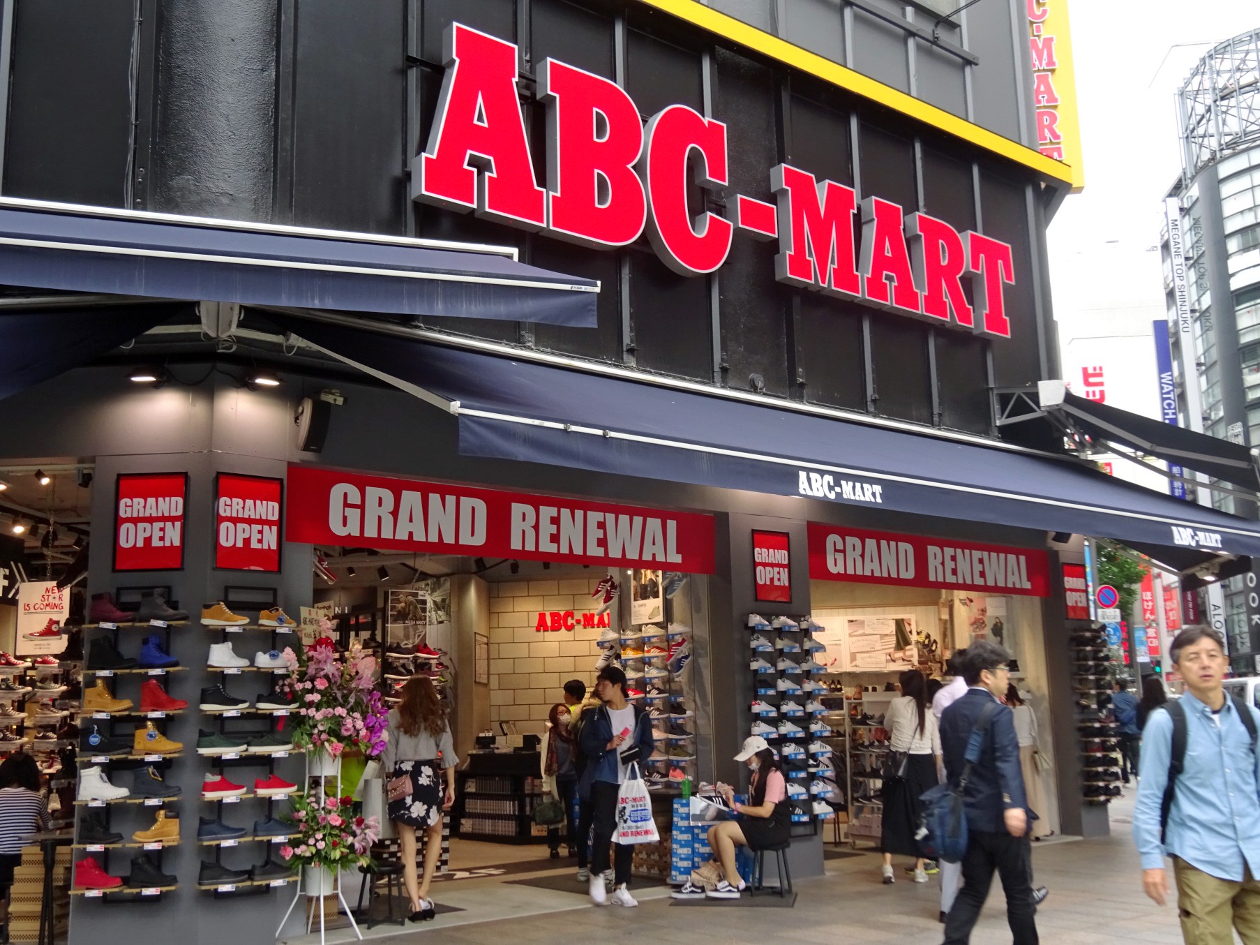 Abc Mart Tokyo Sneaker Stores Chinese Sneaker Fans Seen Lifting