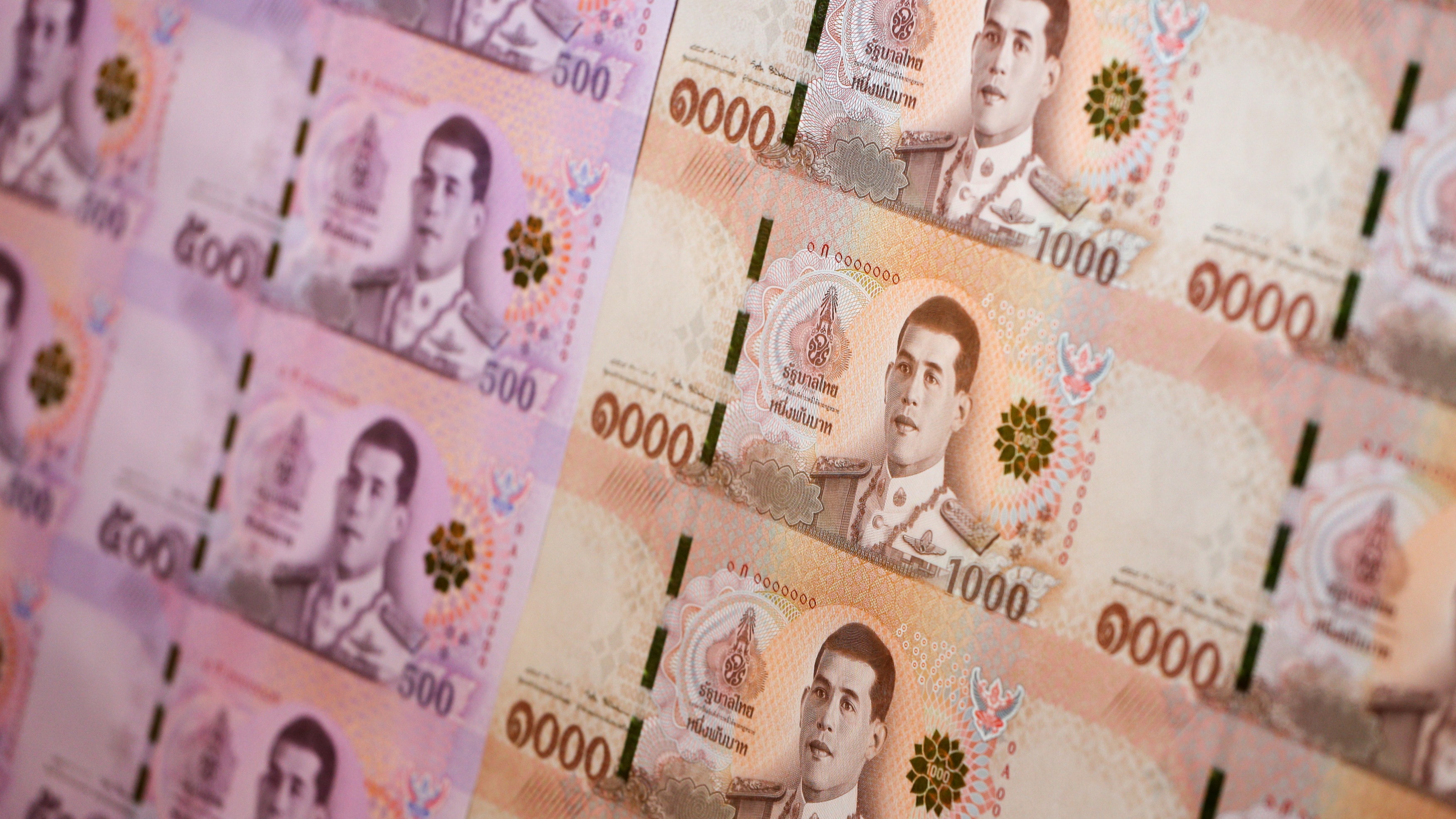 Thai, Malaysian and Indonesian currencies gain as dollar weakens