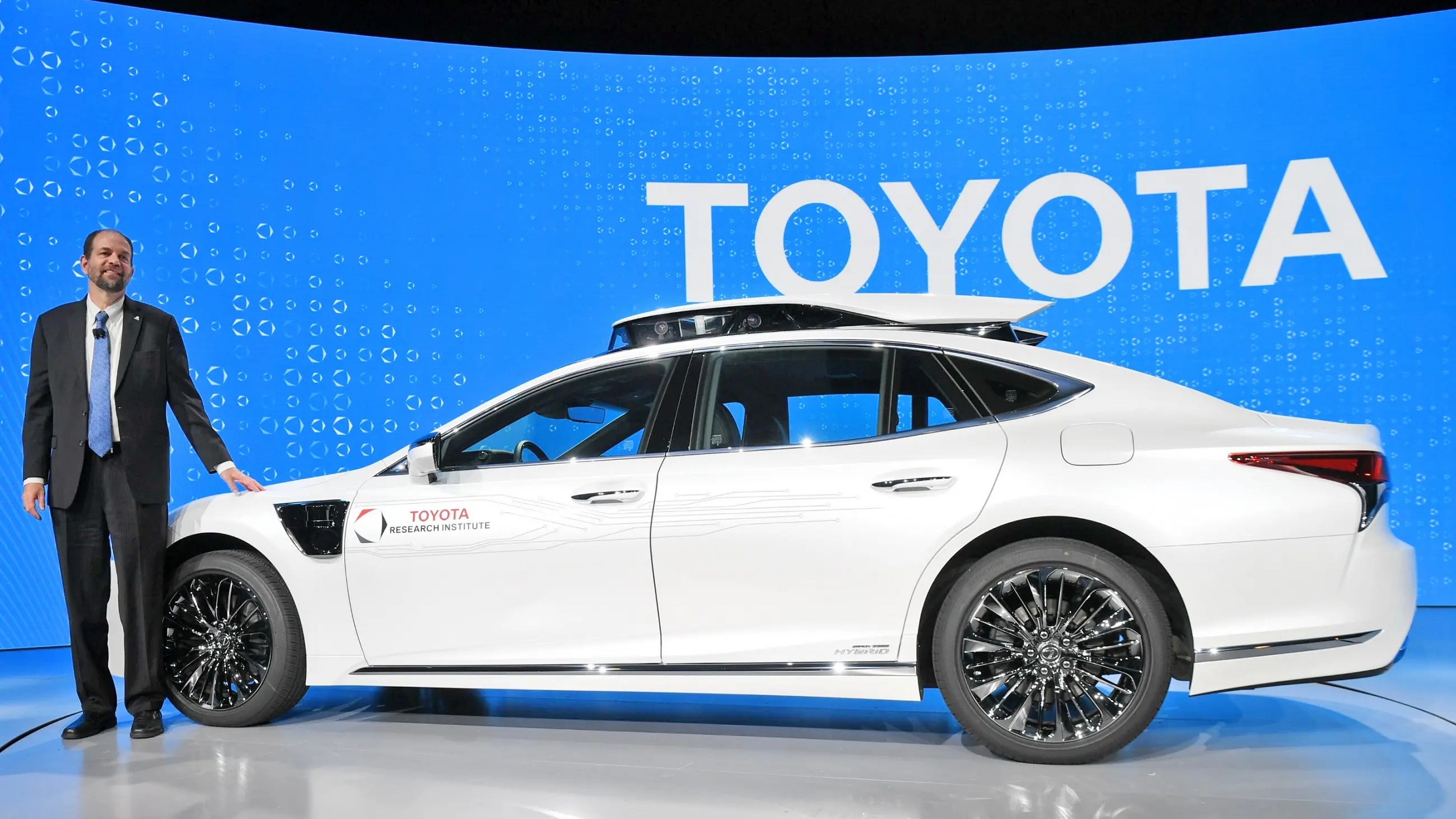 Toyota expands self-driving alliance ahead of Google's Waymo
