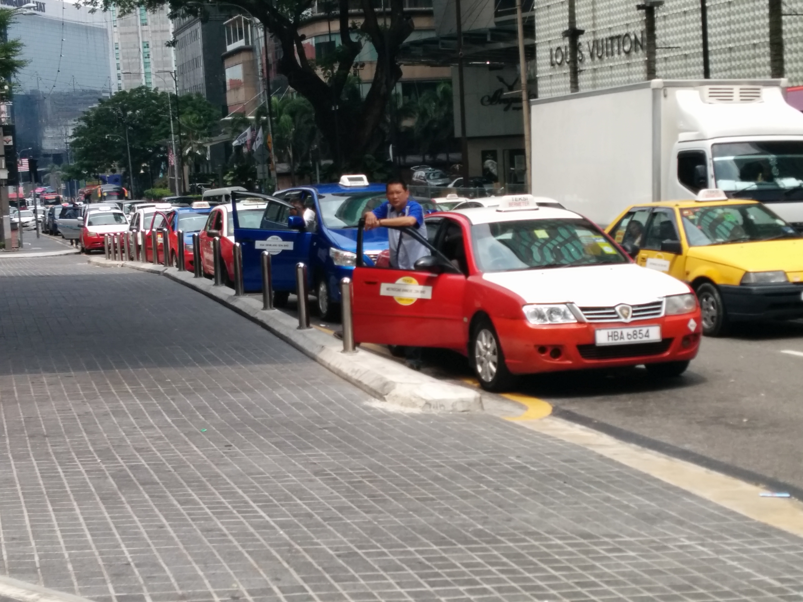 Malaysia hails overdue reforms to taxi industry - Nikkei Asia