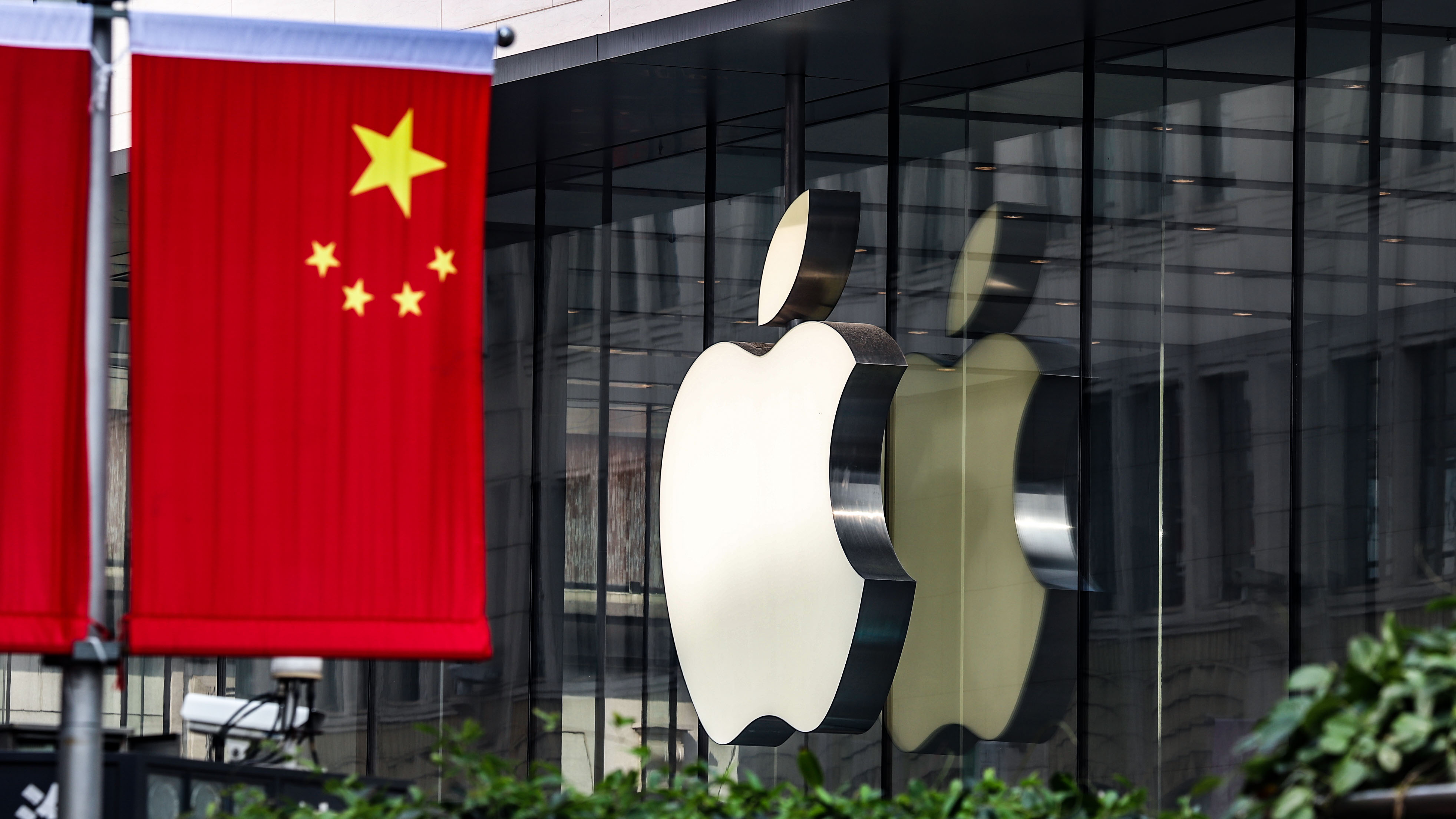 iPhone - ヒャンチョン iPhone17、中国で好発進 北京旗艦店に数百人の列 | ロイター