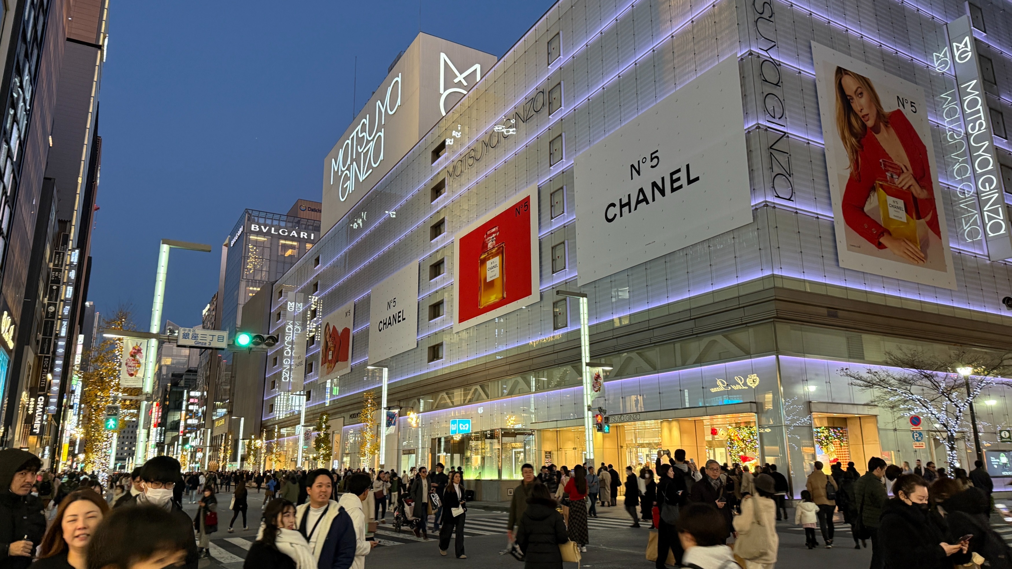 Japanese department store uses online solution to tackle long