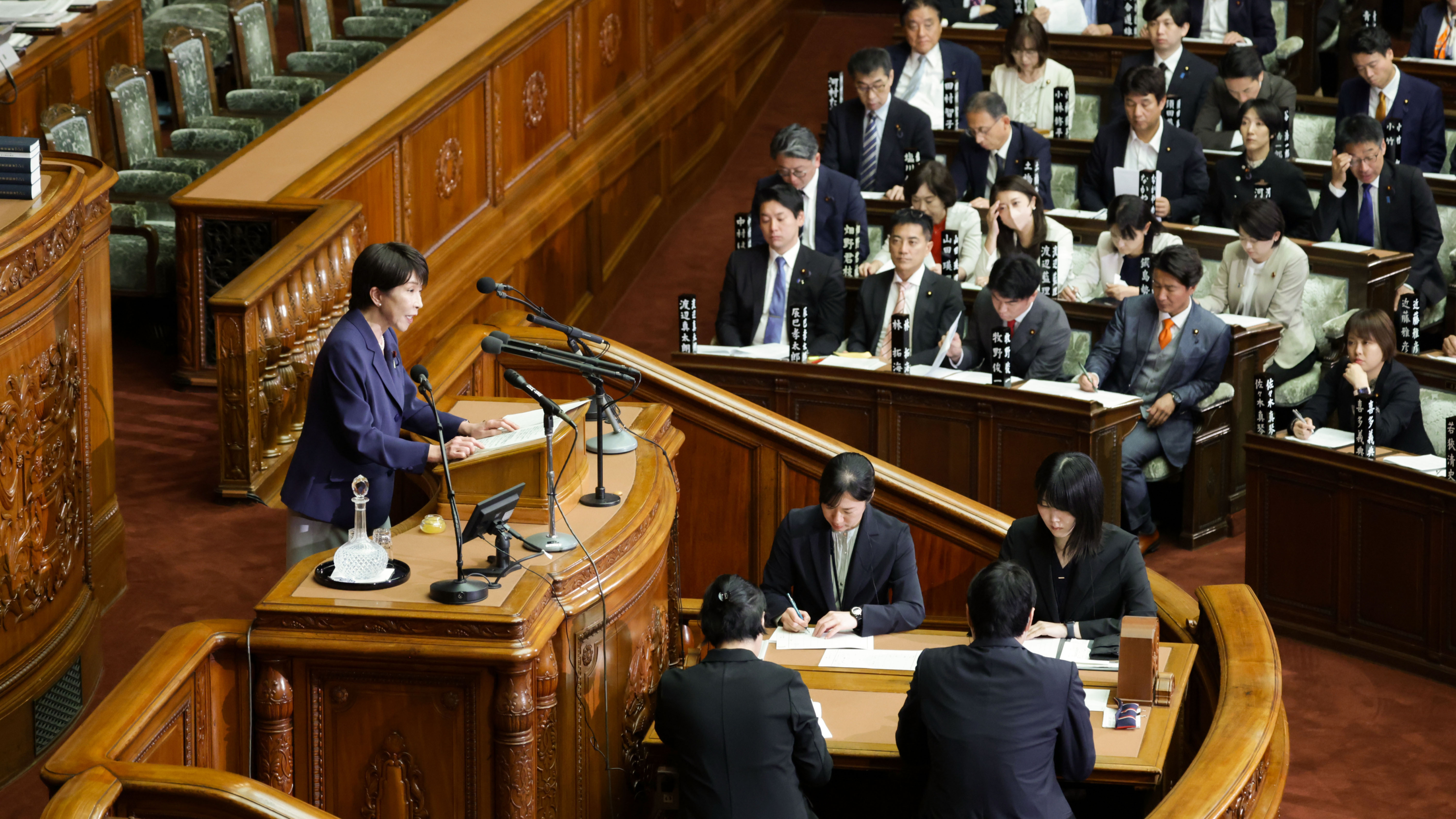 Takaichi Proposes Cutting Food Tax to 1%
