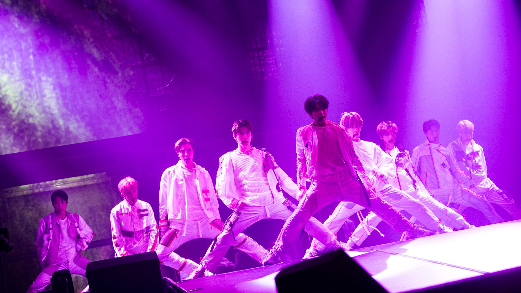 K-POP・アジア bts STRAY KIDS Overtaking BTS In 2025? Who Dominates K-pop in