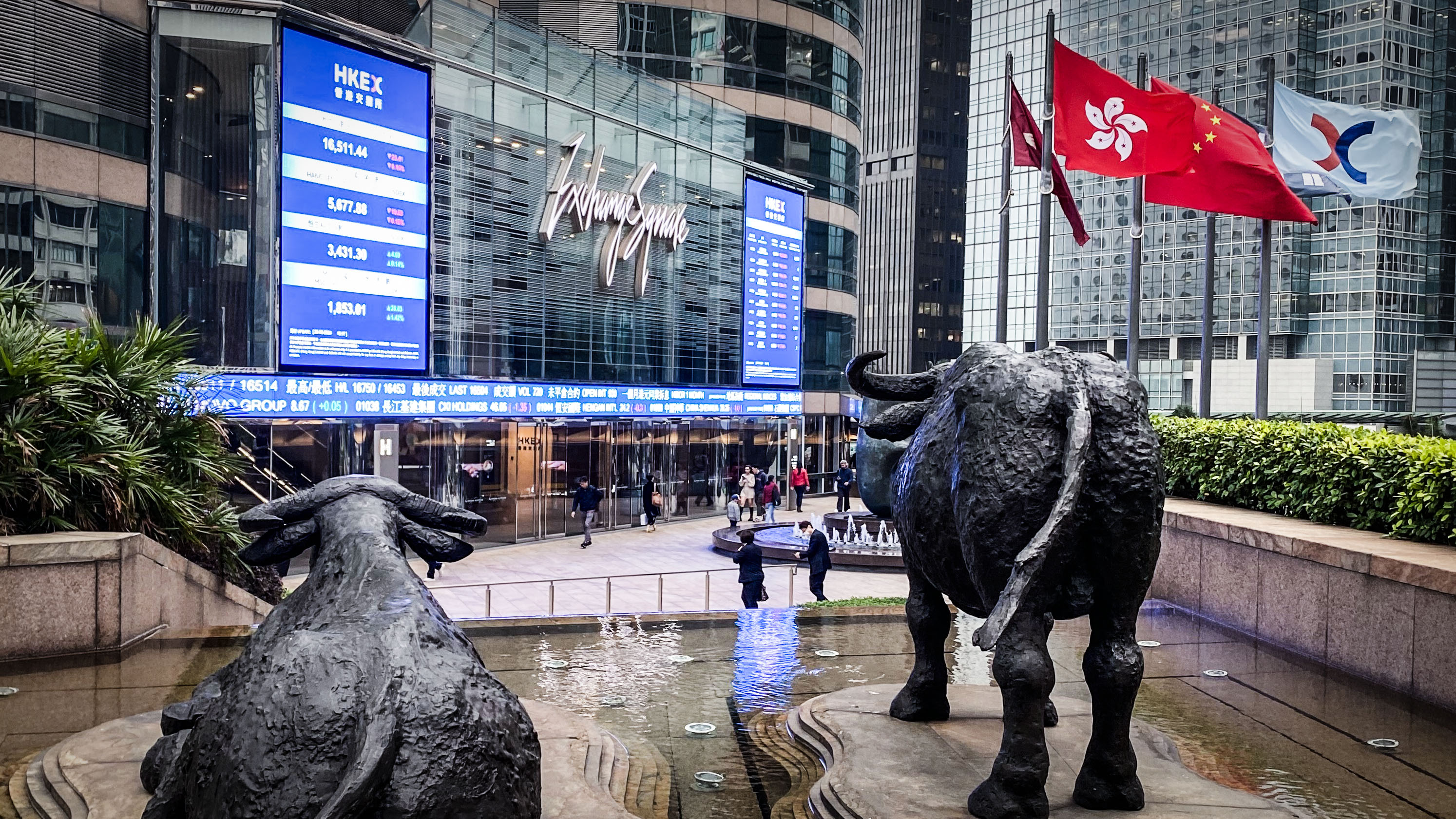 China stocks climb but doubts grow, Hong Kong sinks as much as 10