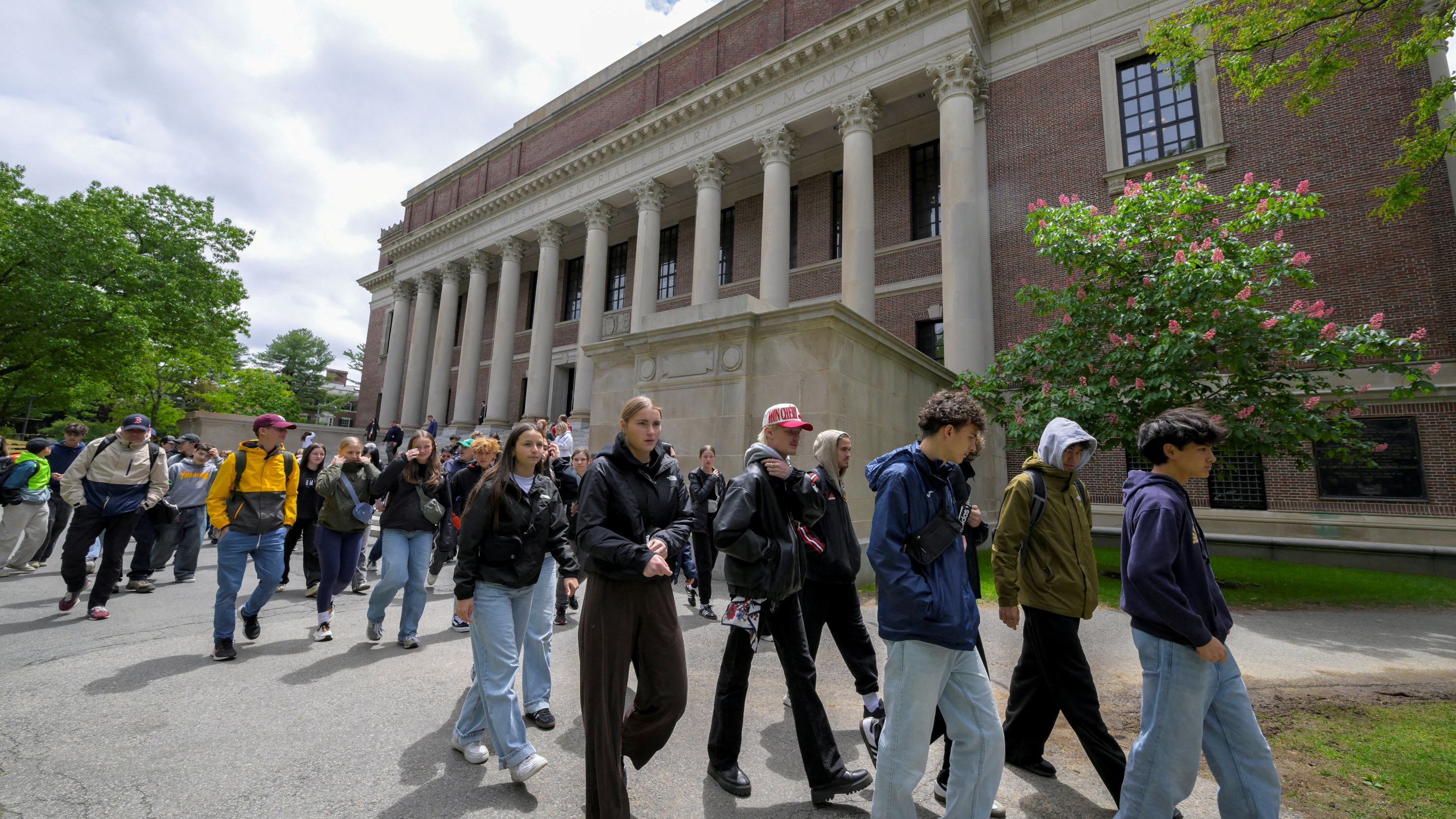 Mainland influx, university reforms fuel Hong Kong admission crunch - Nikkei Asia
