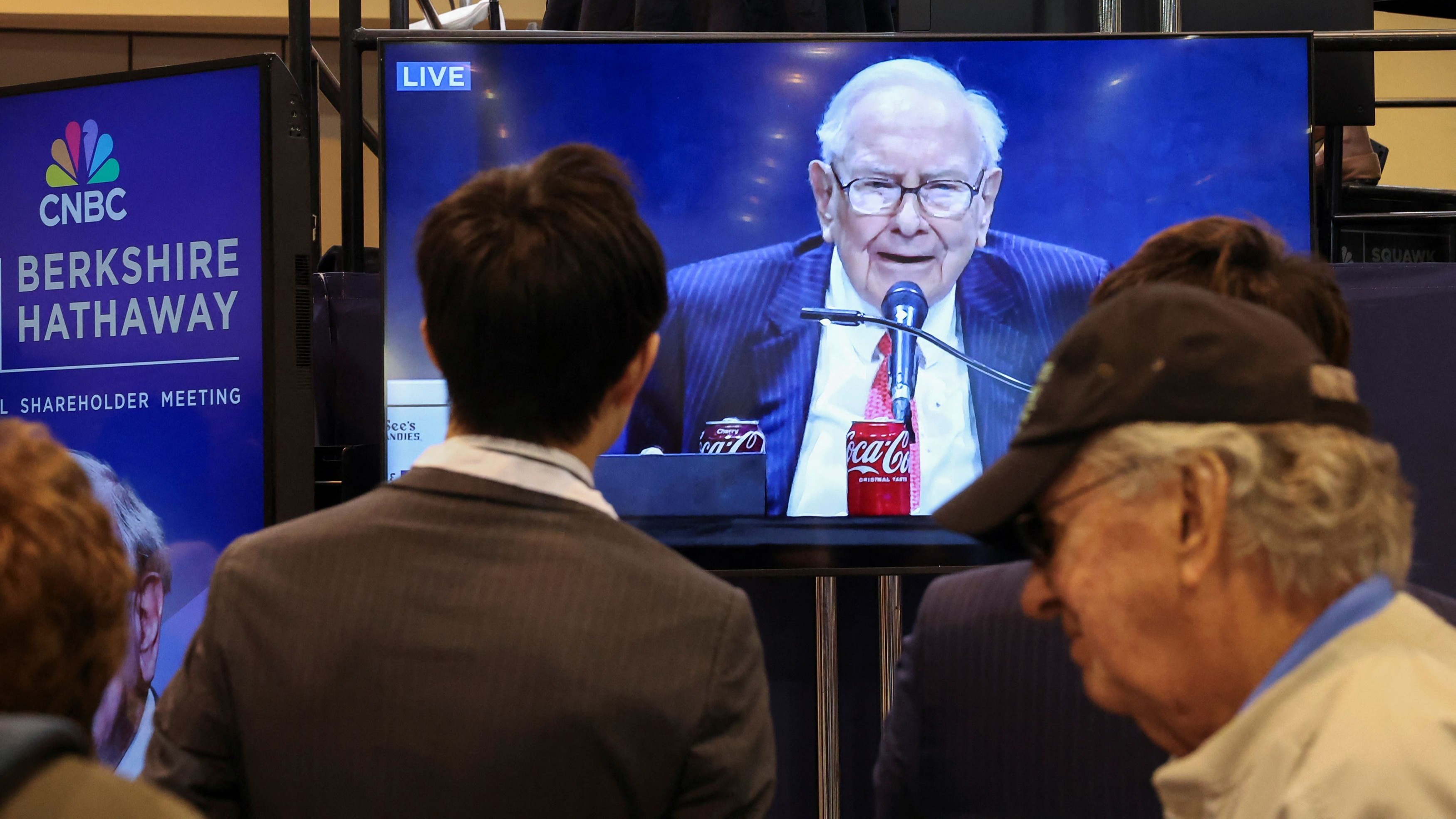 As Warren Buffett exits, he leaves door open to more Japan investment -  Nikkei Asia