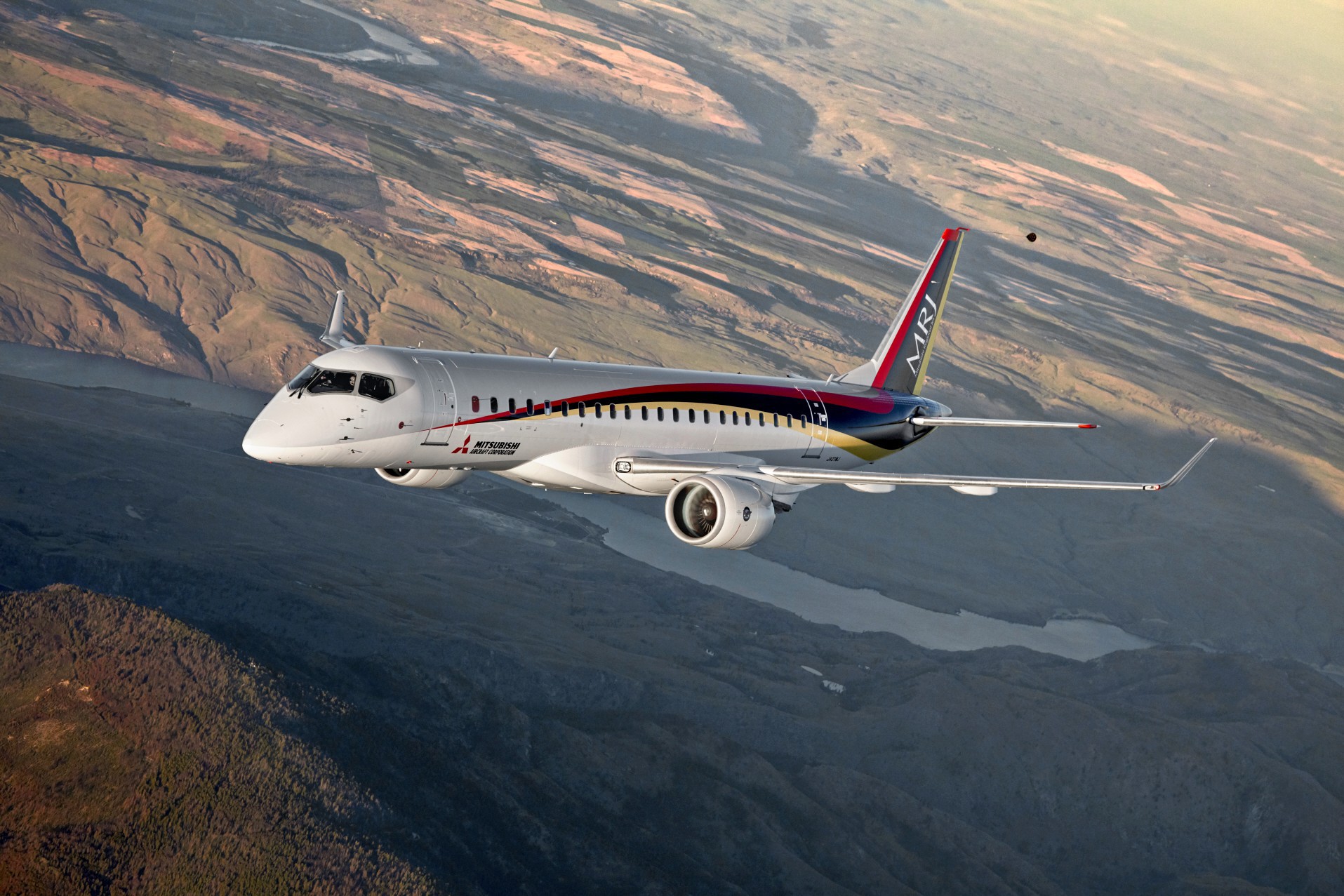 三菱航空機 MRJ Mitsubishi 三菱 MRJ90 1/100 Mitsubishi Regional Jet MRJ90 (Plastic model) - HobbySearch