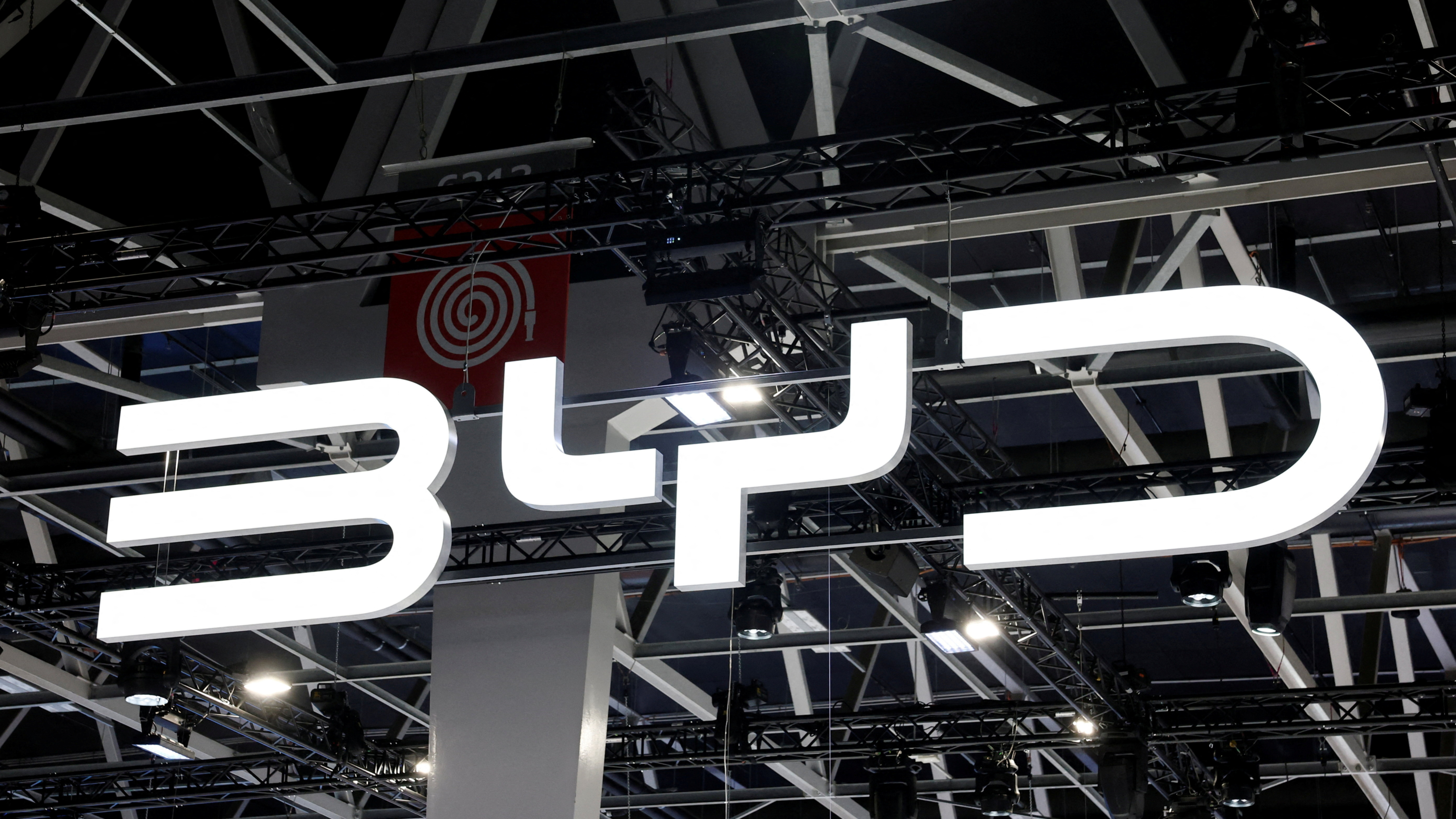 Toyota Sales Drop 4% in H1 as China Slumps